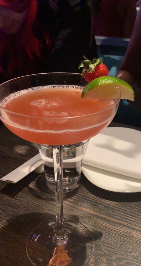 Drinks Snapchat Story Night, Liqueur Drinks, Bourbon Drinks, Foodie Instagram, Pretty Drinks, Daiquiri, Food Videos Cooking, Food Snapchat, Cafe Food