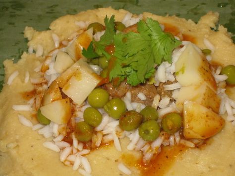 Honduran Tamales, Tamale Recipes, Nicaraguan Food, Spanish Cooking, Honduran Recipes, Mexican Tamales, Sliced Zucchini, Tamales Recipe, Veggie Broth