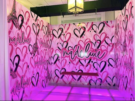 Bat Mitzvah Photo Booth, Barbie Brunch, Bat Mitzvah Decorations, Pink Bat Mitzvah, Sweet 16 Party Themes, Bnai Mitzvah, Bat Mitzvah Themes, Mitzvah Decor, Bat Mitzvah Party