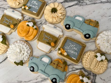 Pumpkin Truck Cookies, Truck Cookies, Thanksgiving Cookies, Cowboy Theme, Pumpkin Truck, Fall Cookies, Bakery Shop, Cookie Ideas, Sweet Cakes