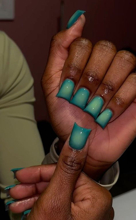 Jade Nails Acrylic Short, Jade Colored Nails, Short Green Nails Acrylic, Brown And Turquoise Nails, Blue And Green Nails Ideas, Short Blue Nails With Design, Teal Color Nails, Aquamarine Nails, Blue Green Nails