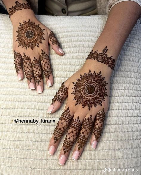 Mehndi For Girls Simple, Mehndi Traditional Design, Mehandi Designs On Back Hand, Nails Mehandi Design, Mehandi Designs Trending, Mehandi Designs Both Hands, Heeramandi Mehendi Designs, Simple Wedding Mehendi, Mehendi Designs Both Hands