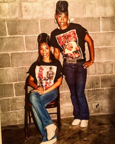 Jamel Shabazz on Instagram: “Rolling partners & best friends. Atlanta, Georgia. 2000’s. #hairstyle #blackhair #blackhairstyles #pose #snapshot #friends #bestfriends…” 90s Black Hair, Black Hair 90s, Jamel Shabazz, Black 90s Fashion, 90s Hip Hop Fashion, Vintage Black Glamour, 90s Hairstyles, 90s Fashion Outfits, 90s Vibes