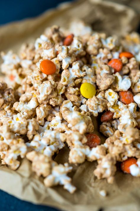 Reese's Peanut Butter Popcorn Popcorn Recipes Savory, Jello Popcorn, Popcorn Recipes Sweet, Savory Popcorn, Enchilada Skillet, Chicken Enchilada Skillet, Peanut Butter Popcorn, Taco Chicken, Fruit And Nut Bars