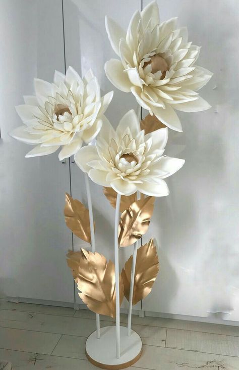 Foam Flower, Decoration Vitrine, Paper Flower Decor, Wedding Wall Decorations, Large Paper Flowers, Paper Flowers Craft, Flower Black, Giant Paper Flowers, Giant Flowers