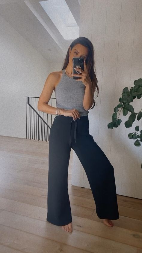 Black Lounge Pants Outfit, Wide Leg Lounge Pants Outfit, Athletic Pants Outfit, Lounge Pants Outfit, Black Lounge Pants, Comfy Lounge Pants, Andee Layne, Lounge Outfits, Wide Leg Lounge Pants