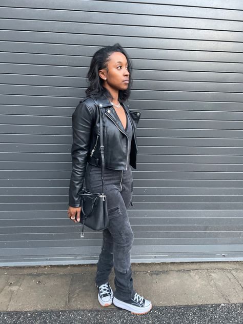 Leather Jacket Black Women, Leather Jacket Outfits Black Women, Leather Jacket Outfit Black Women, Black Leather Jacket Outfit, Throwing Fits, Minimalistic Outfits, Style Bundle, Aesthetic Outfit Ideas, Leather Jacket Outfits