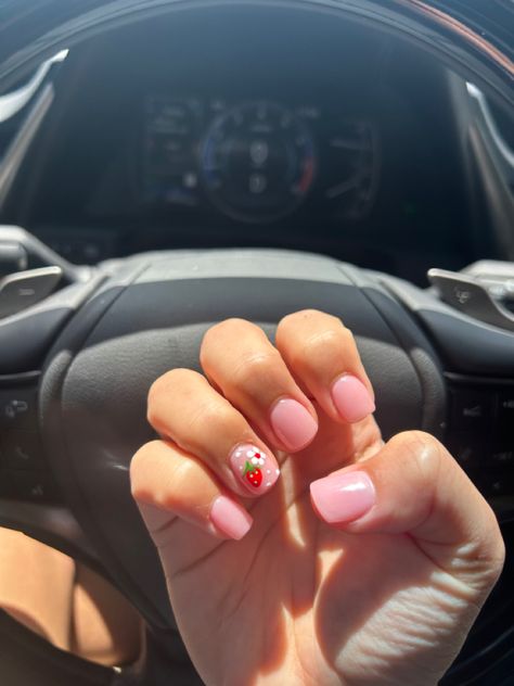 Nail inspiration - short natural nails with pink dip color and strawberry blossom design on the ring finger. Gel Manicure Natural Nails Art Designs, Pink Flower Gel Nails, Strawberry Dip Nails, Strawberry Manicure Nails, Berry Pink Nails Design, Short Square Dip Nails Designs, Short Nail Designs Strawberry, Strawberry Nails Designs Simple, Strawberry Daisy Nails