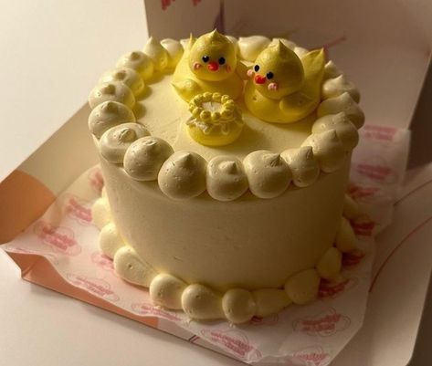 Duckling cake 🐣🐤 Yellow Duck Cake, Duck Birthday Cake, Duck Cakes, 23 Birthday Cake, Duck Cake, Sweet 17, Duck Birthday, Beautiful Cake Designs, Kawaii Cooking