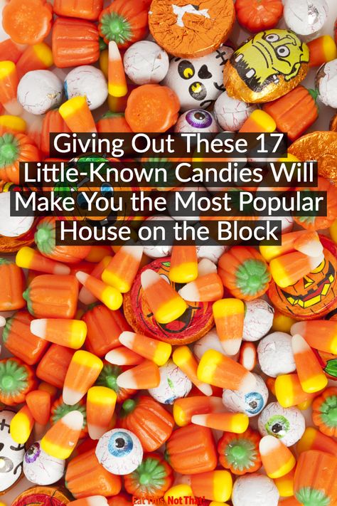 Be the best house in the neighborhood by giving out these 17 little-known candied this year. #halloweencandy #halloween #halloweenhacks #candyhacks Vintage Halloween Candy, Halloween Popcorn Balls, Best Halloween Candy, Necco Wafers, Old School Candy, Halloween Candies, Halloween Popcorn, Apple Pop, Popular Candy