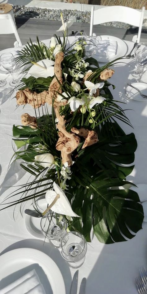 Driftwood Centerpiece Wedding, Centerpieces With White Flowers, Driftwood Wedding Centerpieces, Wood Centerpieces Wedding, Beach Celebration, Luxury Wedding Centerpieces, Orchid Wedding Cake, Floral Topiaries, Grass Centerpiece