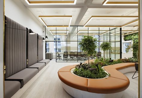 Common area with biophilic elements Corporate Office Decor, Modern Office Design, 카페 인테리어 디자인, Office Floor, Contemporary Office, H Design, Coworking Space, Corporate Office, Office Interior Design