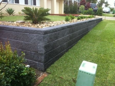 Cheap Retaining Wall, Retaining Wall Ideas, Backyard Retaining Walls, Concrete Bags, Garden Retaining Wall, Elevated Gardening, Sloped Backyard, Stone Retaining Wall, Landscaping Retaining Walls