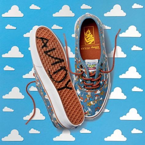 Omg I need these shoes. The Authentic Woody with the Andy on the bottom😍?!?! Yes please!! Vans Toy Story, Toy Story Collection, Vans Aesthetic, Cleaning Shoes, Disney Vans, Tenis Vans, Disney Shoes, Disney Home, Cool Shoes