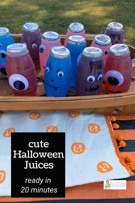 Halloween Party Ideas School For Kids, Halloween Food For Classroom Party, Halloween Drinks For School Party, Halloween Drink For School Party, Halloween Party Food For School, Halloween Juice Bottles, Hug Juice Halloween, Hugs Halloween Drinks, Pre K Halloween Party Food