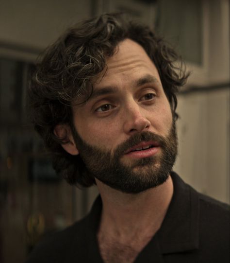 Penn Badgley Hair, Jonathan Moore, Penn Badgley Curly Hair, Joe Goldberg Matching Pfp, Jonathan Moore You, Penn Badgley Long Hair, Joe Goldberg Beard, Penn Badgley Beard, Joe Goldberg Smiling