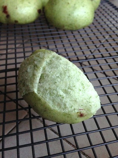 Spinach Bao 菠菜包 – bakexcitations! Spinach Buns, Spinach Dumpling Wrapper, Bao Buns Recipe Vegetarian, Bao Bun Vegetarian, Vegetarian Bao Buns Filling, Spinach Bread, Bread Buns, Steamed Buns, Matcha Powder