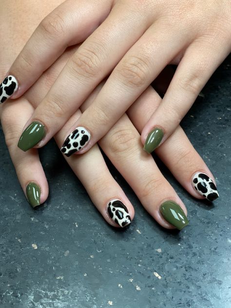 Green Cow Print Nails, Cowprint Nail Design, Hippie Nail Art, Western Boho Chic, Rounded Acrylic Nails, Cow Print Nails, Cowboy Nails, Western Nails, Cow Nails