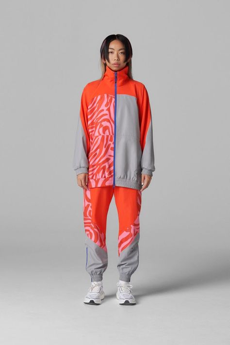 Versatile pieces to support your movement. Fresh colors and comfortable fits made for wherever you go. Explore the adidas x Stella McCartney collection now. Techno Fashion, Sportswear Design, Comfortable Fits, Dark Wear, Sports Wear Women, Workout Wardrobe, Fashion Illustration Dresses, Golf T Shirts, Adidas Outfit