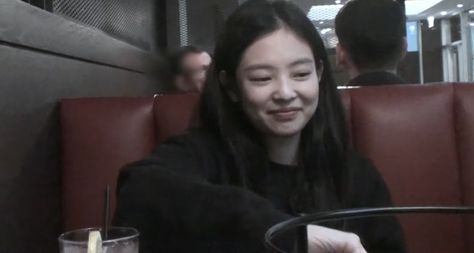 jennierubyjane YouTube vlog(19/05/23):North America World Tour vlog Jennie Youtube, Female Goat, Youtube Vlog, Vlog Youtube, Blackpink Photos, Black Pink Kpop, Anime Background, World Tour, North America