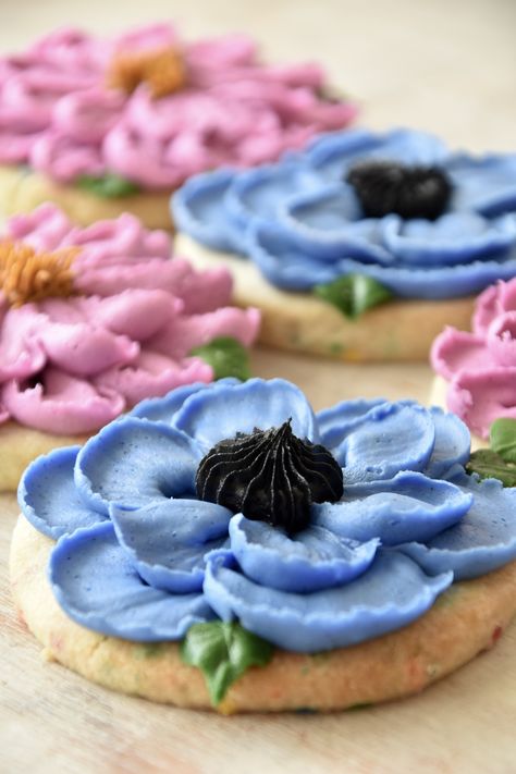 We can't get enough of these colorful BUTTERCREAM FLOWER cookies. Summer Sugar Cookies Buttercream, Flower Buttercream Cookies, Spring Cookie Flavors, Decorated Cookies Buttercream, Rolled Buttercream Decorated Cookies, Easter Buttercream Cookies, Here Comes The Sun Cake, Buttercream Cookies Decorated, Buttercream Decorated Cookies