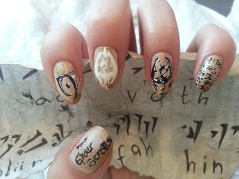 Skyrim: The Elder Scrolls mani!! Skyrim Nails, Geek Nails, Nerdy Nails, Theme Nails, Date Hairstyles, Infinity Nails, Popular Nail Designs, Nail Pictures, Mermaid Makeup