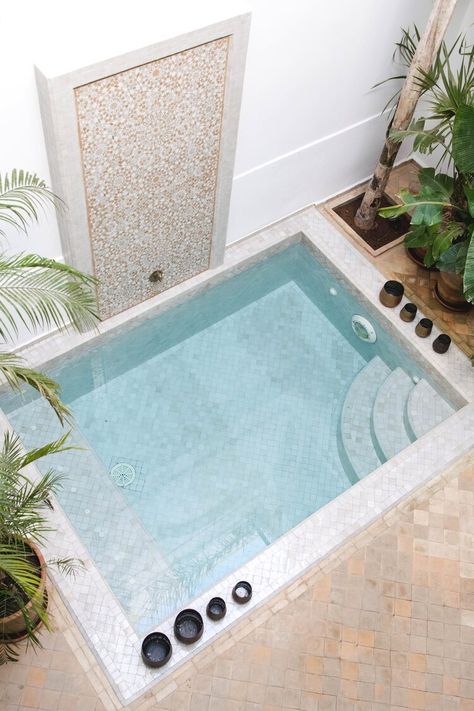 Leonie Zaytoune - Marrakech based Photographer Moroccan Pool Design, Modern Riad, Riad Pool, Pool Coping Ideas, Riad Interior, Moroccan Pool, Medina Morocco, Moroccan Courtyard, Riads In Marrakech