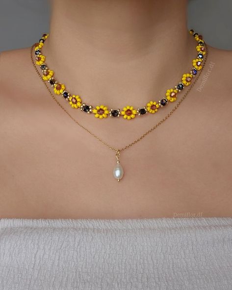 Sunflower Choker Necklace 🌻41cm + 4cm Adjustable Chain | Sunflower Necklace | Sunflower Beaded Flowers | Sunflower Flower Necklace | Sunflower | Sunflower Necklace - Material High quality glass beads Nylon thread Gold plated stainless steel 18k gold plated brass -Care instructions To keep this item for a long time we recommend: Avoid direct contact with perfumes, cream, soaps and other chemicals. Do not use it while sleeping, playing sports or showering/bathing. There are also other sizes and types of shipments. For any information contact me privately without problems 😊 Thank you ️🌸 Beaded Sunflower, Jewelry With Beads, Handmade Sunflower, Sunflower Jewelry, Beads Work, Textile Sculpture, Sunflower Necklace, Playing Sports, Floral Necklace