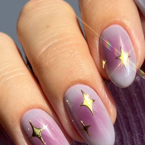 Aistė Haas on Instagram: "🪻💜✨ Lavender sunset aura ✨ Using: @gelcare.official Lavender BB Cream For 15% off use code: AISTE Rings @monicavinader , discount code: AISTE20 •eyeshadow & stickers are from amzn link in bio _____ #nailhack #nailideas #purplenails #blushnails #auranails #nails #naildesign #nailinspo #summernails #fallnails #halloweennails #diynails #nailtutorial #nailvideos #airbrushnails #ombrenails #lavendernails" Lavender Aura Nails, Lavender Haze Nails, Speak Now Nails, Swift Nails, Lavender Sunset, Sunset Aura, Taylor Swift Nails, Violet Nails, Purple Aura