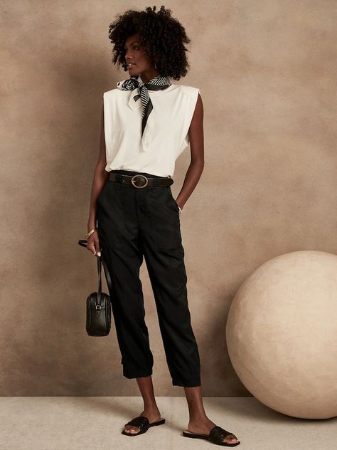 Banana Republic Tencel Pants, Banana Republic Women Outfits, Work Outfit Ideas Summer, Banana Republic Outfits 2023, Utility Pants Outfit, Utility Outfit, Banana Republic Outfits, Office 2023, Barrel Pants