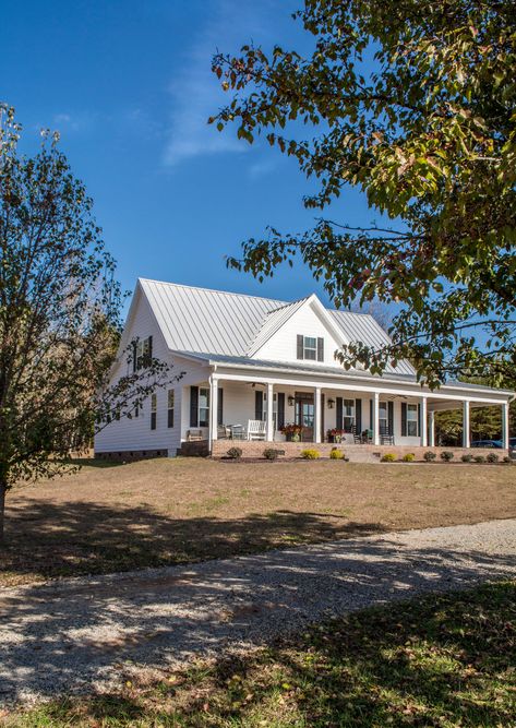 Small White Farmhouse Exterior, White House With Metal Roof, Metal Roof Brick House, Brick House With Metal Roof, Metal Roof Farmhouse, Southern Farmhouse Exterior, Ranch Farmhouse Exterior, House With Metal Roof, White Ranch House