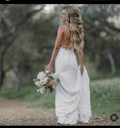 Wavy Wedding Hairstyles With Veil, Open Back Bridal Hair, Summer Wedding Bride Hair, Bridal Hairstyles Western, Wedding Hairstyles For Long Hair Volume, Hair For Backless Wedding Dress, Hair Styles For Open Back Wedding Dress Brides, Wedding Hair With Low Back Dress, Bridal Hairstyles For Low Back Dress