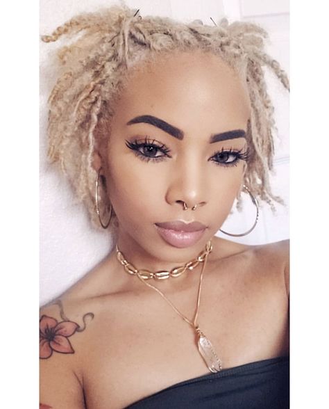 Blonde Starter Locs Black Women, Very Short Micro Locs, Platinum Blonde Locs Black Women, Short Blonde Locs, Shaved Locs Styles, Blonde Starter Locs, Platinum Blonde Locs, Starter Locs Styles Short Hair, Starter Locs Hairstyles For Women Short