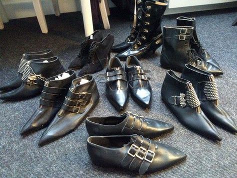 trad goth boots & shoes Alt Culture, Deathrock Fashion, Punk Clothes, Odd Fashion, Emo Clothes, 80s Goth, Dark Wave, Black Planet, 90s Goth