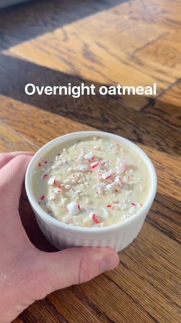 White Chocolate Overnight Oats, Peppermint White Chocolate, Chocolate Overnight Oats, Chocolate And Coconut, Peppermint Extract, Chocolate Yogurt, Healthy Candy, Peppermint White, Overnight Oats Healthy