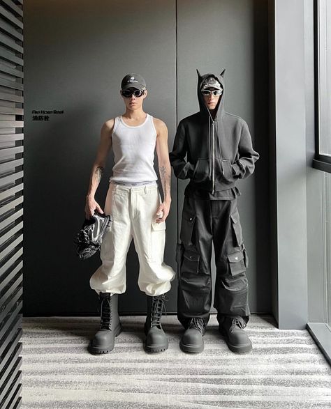 Balenciaga Boots Outfits Men, Balenciaga Trooper Boots Outfit, Balenciaga Trooper Boots, Balenciaga Outfit Ideas, Balenciaga Outfit Mens, Balenciaga Street Style, Trooper Boots, Balenciaga Outfit, Oversized Street Style