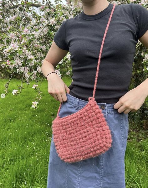 Crochet Bubble Bag, Bubble Crochet, Sling Bag Crochet, Cute Pink Aesthetic, Crochet Sling Bag, Aesthetic Crochet, Bag Tutorial, Bubble Bag, Bags Tutorial