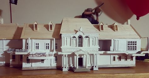 Model maqueta resident evil remake gamecube Spencer Mansion, Resident Evil Remake, Resident Evil, Mansion, Lego, Geek Stuff, Miniatures, Holiday Decor, Quick Saves