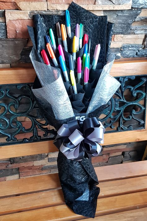 Pen Bouquet Gift Delivery Davao City, Philippines www.FGdavao.com FB Page: FG Davao - Flowers Gifts Delivery  #penbouquet #sharpiebouquet #markerbouquet #colorfulmarkers #bouquetofpens #colorfulpens #bouquetofsharpiepens #gift #love surprise #giftsph #davaogifts #giftdelivery #uniquegifts #uniquebouquet #makehersomeonehappy #fg #giftshop #ph Pen Bouquet Teacher Gifts, School Supplies Bouquet, Flower Pens Bouquet, Pen Bouquet, Budget Friendly Christmas Gifts, Love Surprise, Cast Gifts, Teacher Gift Baskets, Expo Marker