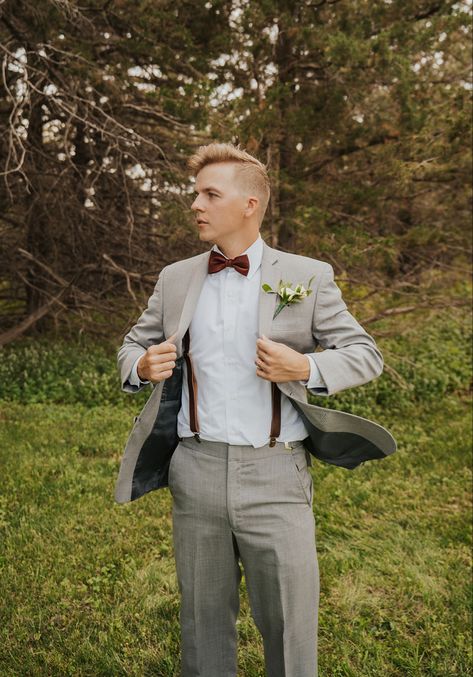 light grey suit with leather suspenders and rust accents Dark Grey Suit With Suspenders, Groom Suit With Suspenders, Suit With Suspenders, Brown Groomsmen, Grey Mens Suit, Plaid Suit Men, Grey Tux, Light Grey Suit, Rust Accents