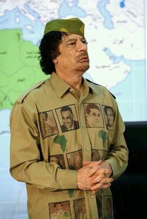 Muamar El Gadafi, African Leaders, Muammar Gaddafi, African Royalty, Bin Laden, Black Knowledge, History Education, Black Art Pictures, African History