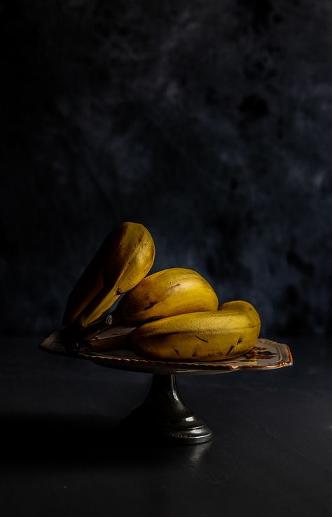 Still Life Bananas ~~ | Natural light. | Anne Rydland | Flickr Banana Calories, Banana Health Benefits, Dark Food Photography, Banana Benefits, Banana Fruit, Fruit Photography, Banana Healthy, 140 Pounds, Delicious Fruit