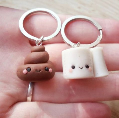 Crafts For Bf, Bff Funny, Funny Necklace, Best Friend Keychain, Fimo Kawaii, Friend Keychain, Paper Pendant, Homemade Clay, Bff Jewelry