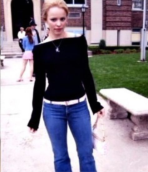 Behind the scenes footage of Regina George from 00s teen movie Mean Girls Mean Girls Outfits, Mean Girls Movie, 2000s Girl, Teen Movies, 2000s Outfits, Regina George, Movies Outfit, 2000s Fashion, Just Girly Things