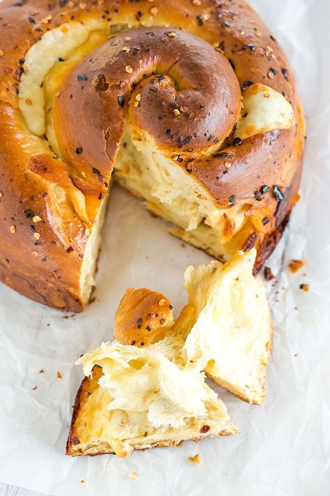 Spicy Cheese Bread - This recipe makes a huge loaf of a rich brioche-like bread loaded with provolone and Monterey Jack cheeses, and speckled… Spicy Cheese Bread, Brown Eyed Baker, Spicy Cheese, Yeast Breads, Monterey Jack, Yeast Bread, Monkey Bread, Monterey Jack Cheese, Cheese Bread