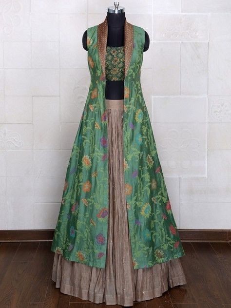 Green Indo Western Outfits, Partywear Dresses Western, Partywear Dresses For Women, Dress Design Western, Spring Western Wedding, Partywear Dresses Indian, Western Bridesmaid Dresses, Dresses For Women Western, Wedding Dresses Western