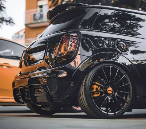 Mini Cooper R56 Jcw, Swift Modified, Mini Cooper Tuning, Mini Cooper Works, Mini Cooper Wallpaper, Black Mini Cooper, Mini Cooper S R56, Mini Cooper Models, Mini Cooper Sport