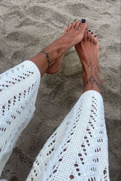 Tatoos Feet Women, Tattoo On Feet For Women, Feet Tatoos Woman, Tattoo Feet Women, Dainty Foot Tattoos For Women, Feet Tattoos For Women Beautiful, Toe Tattoos For Women, Heel Tattoo, Toe Tattoo