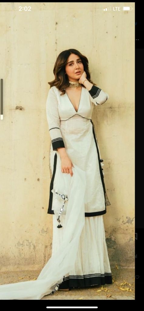 Sureena Chowdhri, Astha Narang, Tassels Fashion Clothing, Vani Vats, Punit Balana, Linen Style Fashion, Stylish Kurtis Design, Kaftan Designs, Summer Dressing