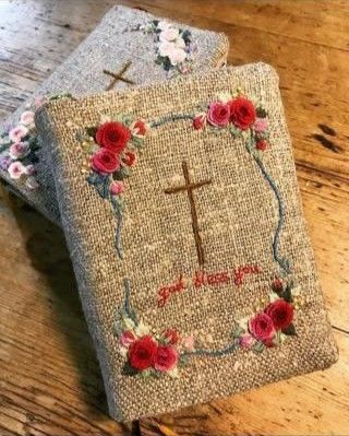 Christian Embroidery, Fabric Book Covers, Hand Embroidery Videos, Diy Embroidery Patterns, Basic Embroidery Stitches, Fabric Journals, Embroidery Book, Embroidery Videos, Embroidery Works